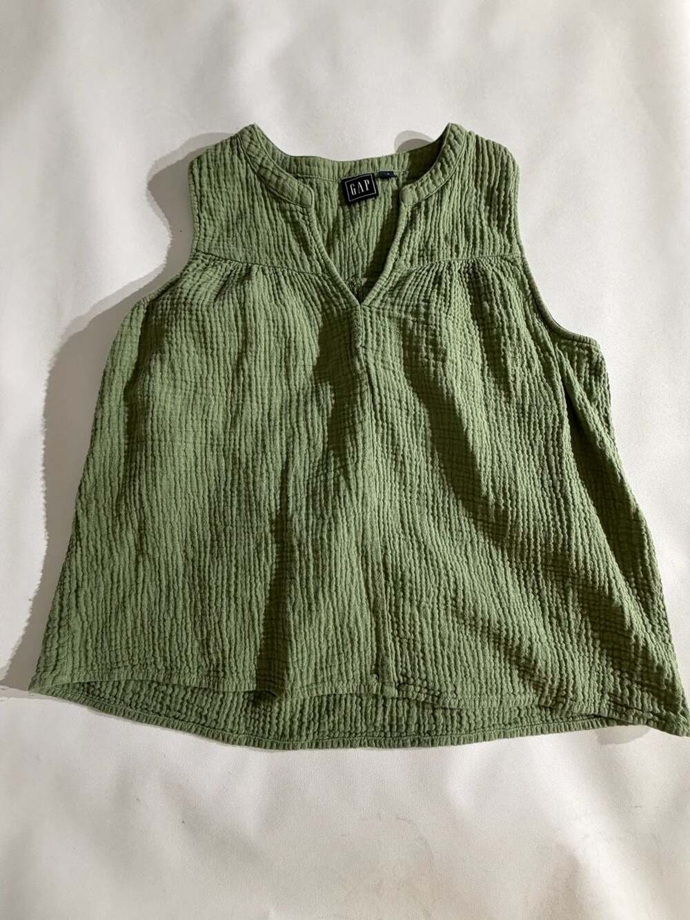 GAP Green Crinkled Gauze V-Neck Sleeveless Tank Top Womens Size S